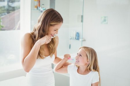 Kaip paskatinti vaikus valytis savo dantis?