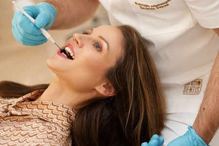Dantų balinimas kabinete ir namuose: kaip išsirinkti tinkamiausią procedūrą?